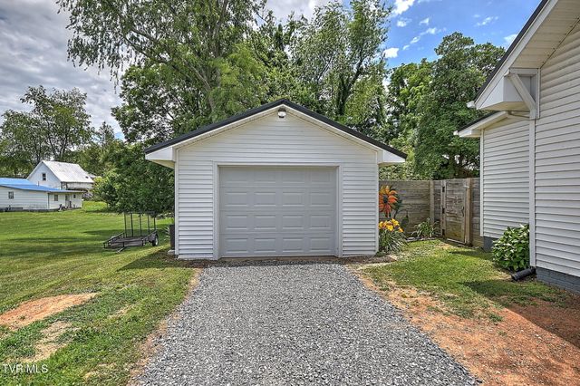 444 Cedar Street, Bluff City, TN 37618