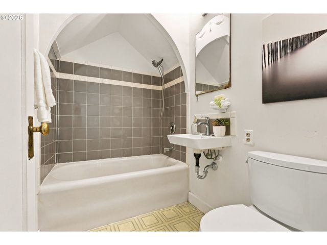 5005 Ne 62ND Ave, Portland, OR 97218