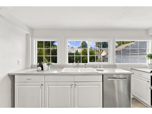 5005 Ne 62ND Ave, Portland, OR 97218
