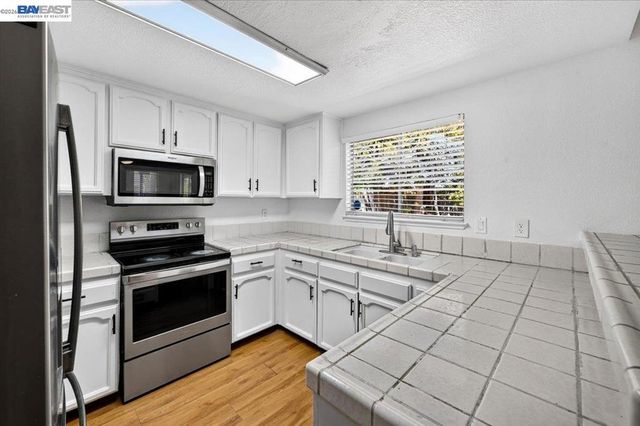 8265 Calla Way, Sacramento, CA 95828