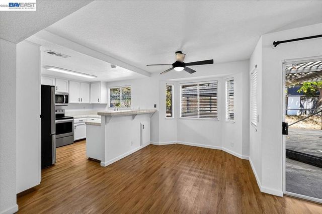 8265 Calla Way, Sacramento, CA 95828