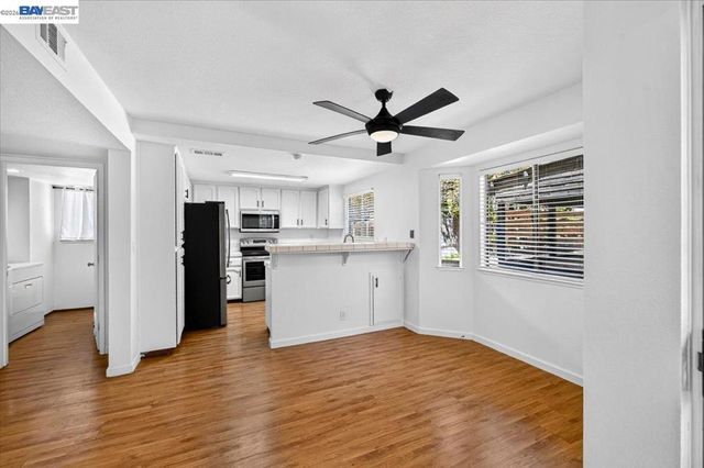 8265 Calla Way, Sacramento, CA 95828