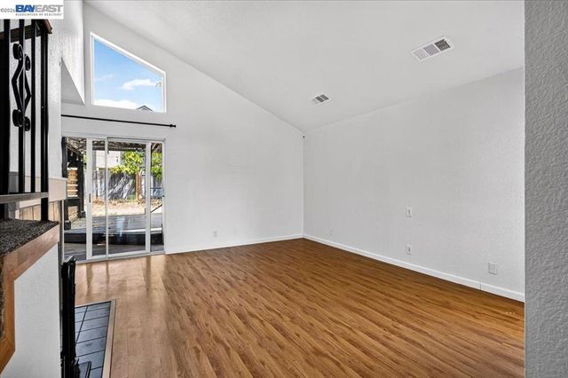 8265 Calla Way, Sacramento, CA 95828