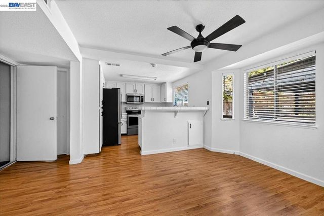 8265 Calla Way, Sacramento, CA 95828