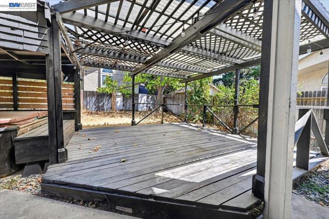 8265 Calla Way, Sacramento, CA 95828