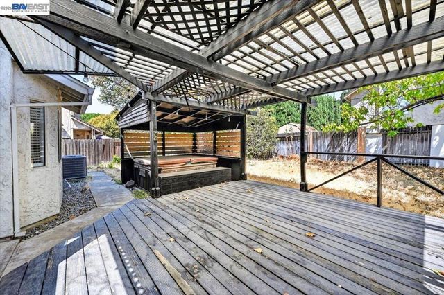 8265 Calla Way, Sacramento, CA 95828