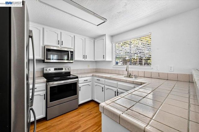 8265 Calla Way, Sacramento, CA 95828