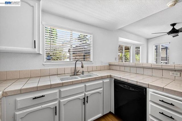 8265 Calla Way, Sacramento, CA 95828