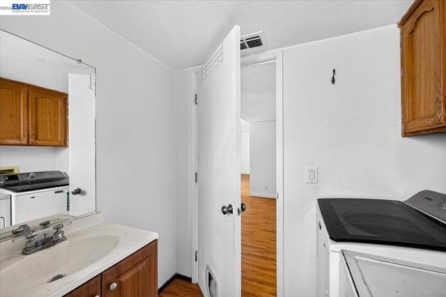 8265 Calla Way, Sacramento, CA 95828