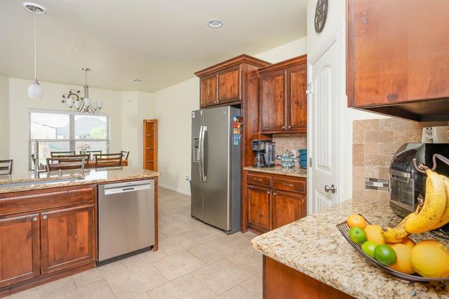 2825 Siena Circle, Yukon, OK 73099
