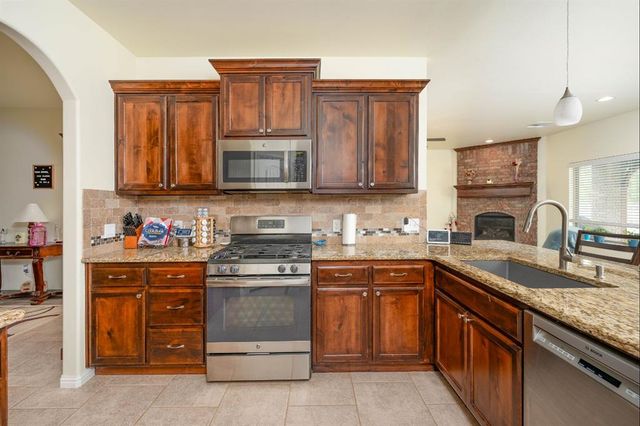 2825 Siena Circle, Yukon, OK 73099