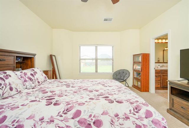 2825 Siena Circle, Yukon, OK 73099