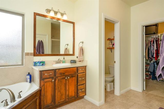 2825 Siena Circle, Yukon, OK 73099