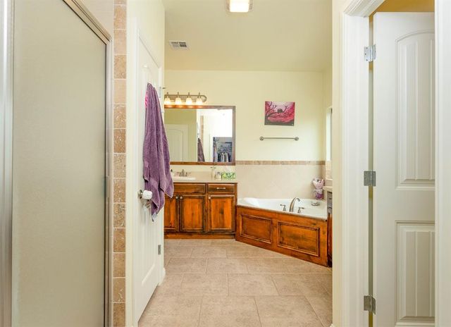 2825 Siena Circle, Yukon, OK 73099