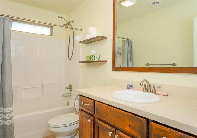 2825 Siena Circle, Yukon, OK 73099
