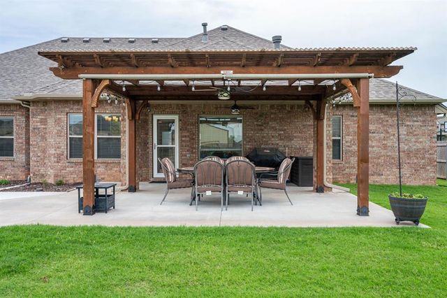 2825 Siena Circle, Yukon, OK 73099
