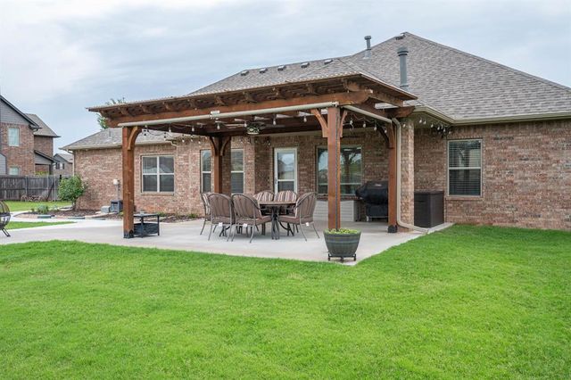 2825 Siena Circle, Yukon, OK 73099