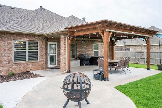 2825 Siena Circle, Yukon, OK 73099