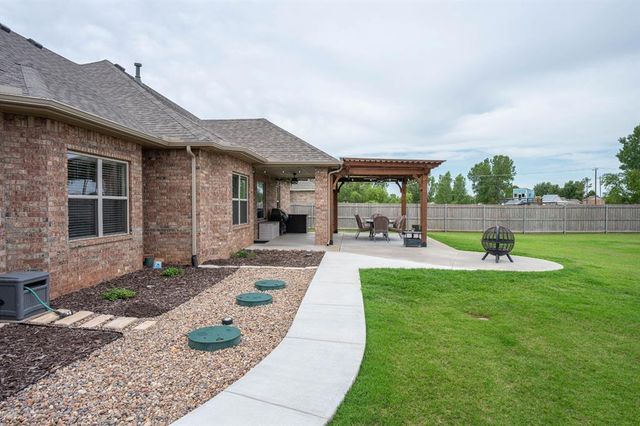 2825 Siena Circle, Yukon, OK 73099
