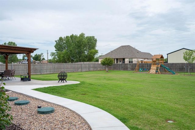2825 Siena Circle, Yukon, OK 73099