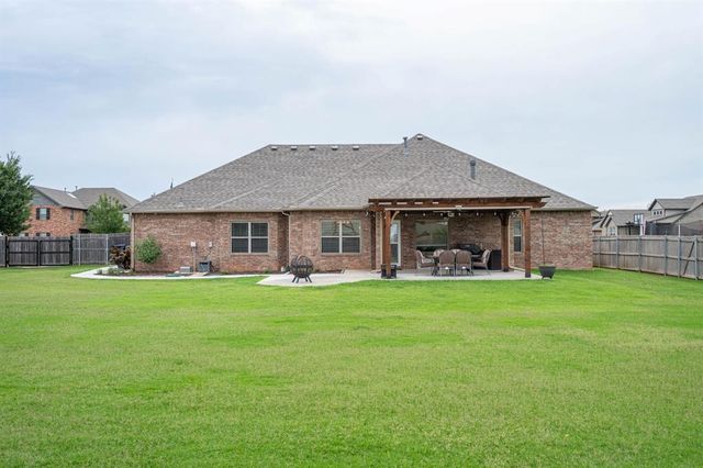2825 Siena Circle, Yukon, OK 73099