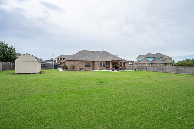 2825 Siena Circle, Yukon, OK 73099