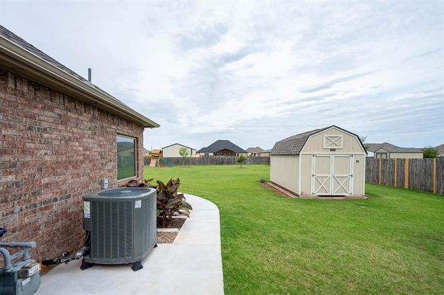 2825 Siena Circle, Yukon, OK 73099