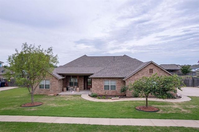 2825 Siena Circle, Yukon, OK 73099