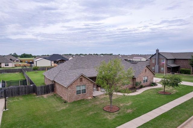 2825 Siena Circle, Yukon, OK 73099