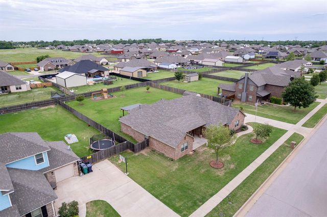 2825 Siena Circle, Yukon, OK 73099