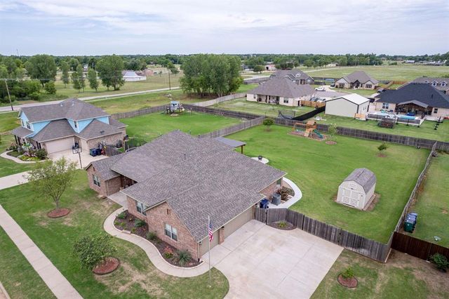 2825 Siena Circle, Yukon, OK 73099