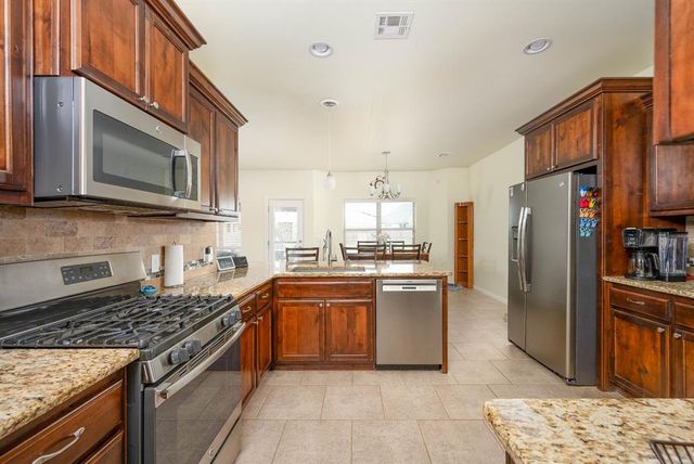 2825 Siena Circle, Yukon, OK 73099