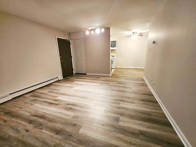 865 WESTMORELAND Drive 19, Vernon Hills, IL 60061