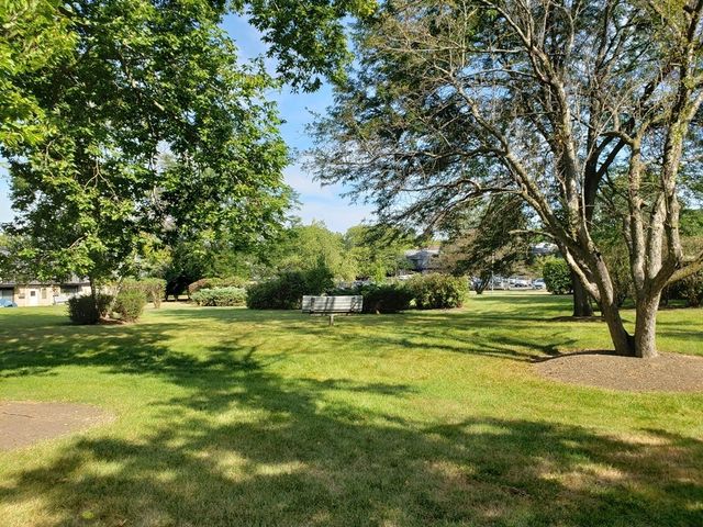 865 WESTMORELAND Drive 19, Vernon Hills, IL 60061