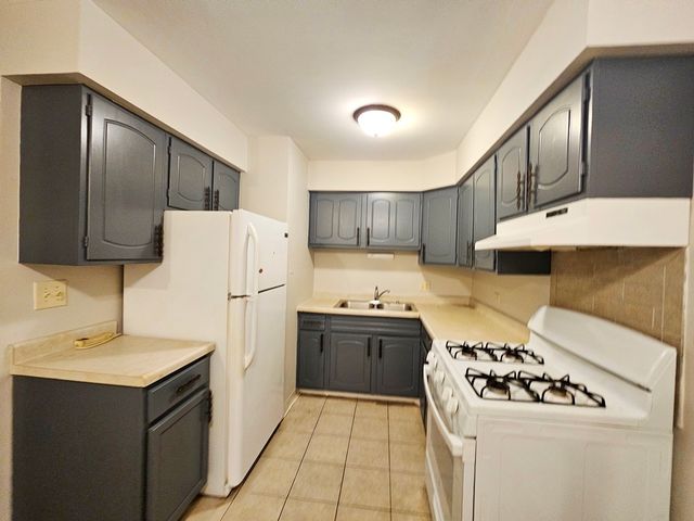 865 WESTMORELAND Drive 19, Vernon Hills, IL 60061