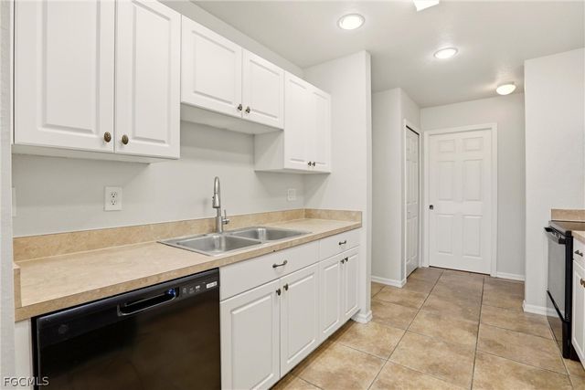 2607 30th ST SW, Lehigh Acres, FL 33976