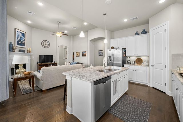 611 Founders RDG, Dripping Springs, TX 78620