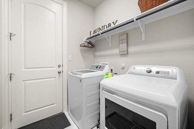 611 Founders RDG, Dripping Springs, TX 78620