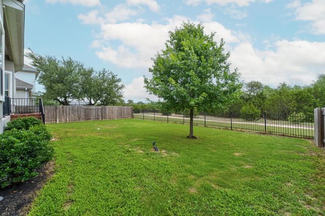 611 Founders RDG, Dripping Springs, TX 78620