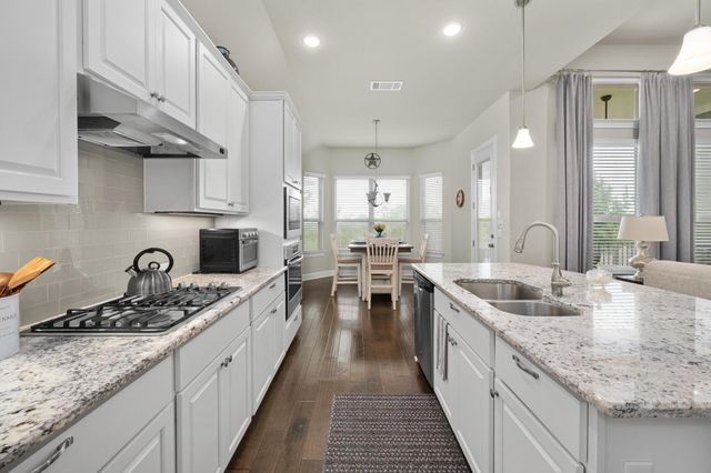 611 Founders RDG, Dripping Springs, TX 78620