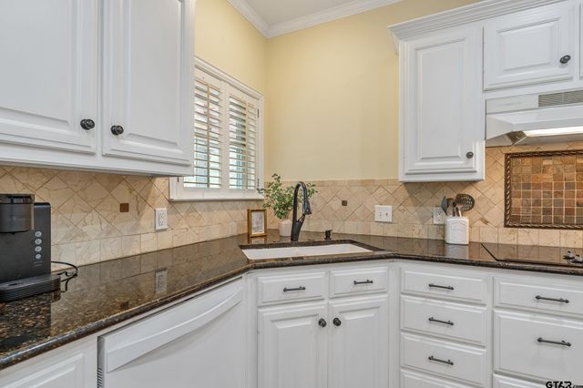 233 Lakeside Place, Mineola, TX 75773