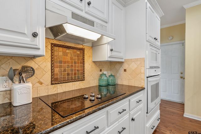 233 Lakeside Place, Mineola, TX 75773