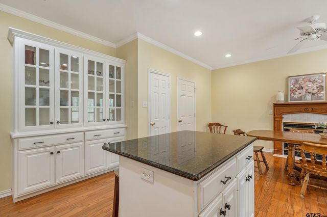 233 Lakeside Place, Mineola, TX 75773