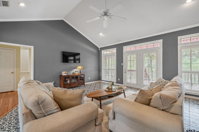 233 Lakeside Place, Mineola, TX 75773