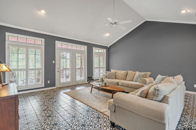 233 Lakeside Place, Mineola, TX 75773