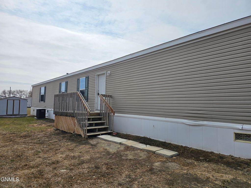 709 28th Street W, Williston, ND 58801