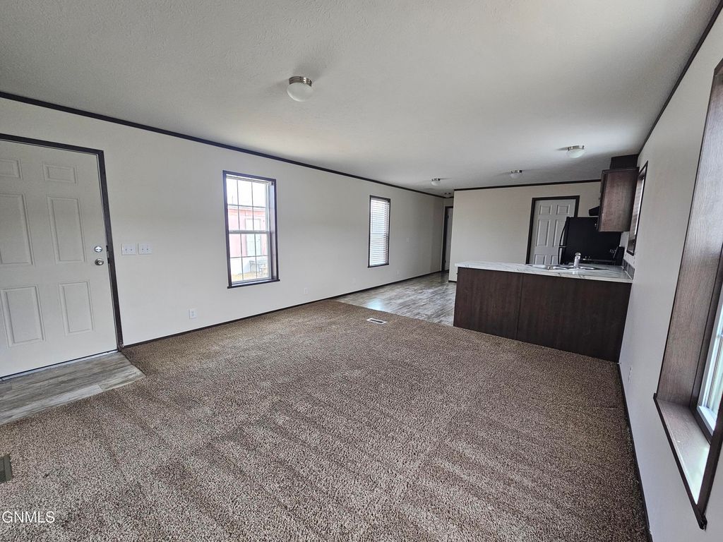 709 28th Street W, Williston, ND 58801 photo 8