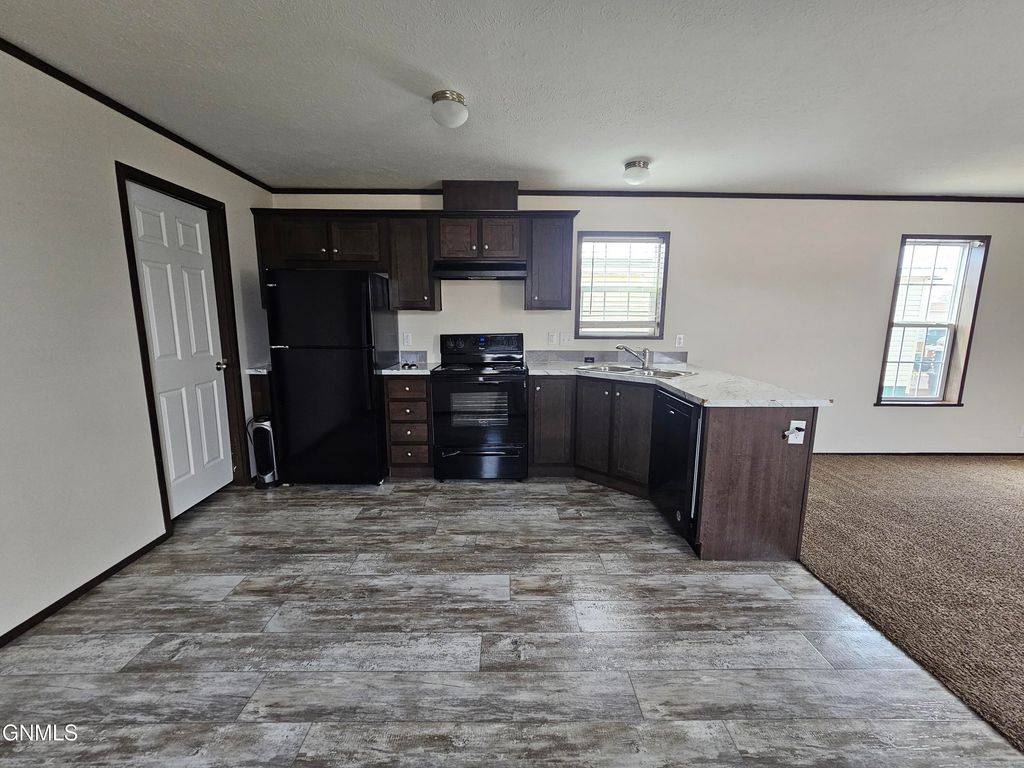 709 28th Street W, Williston, ND 58801 photo 9