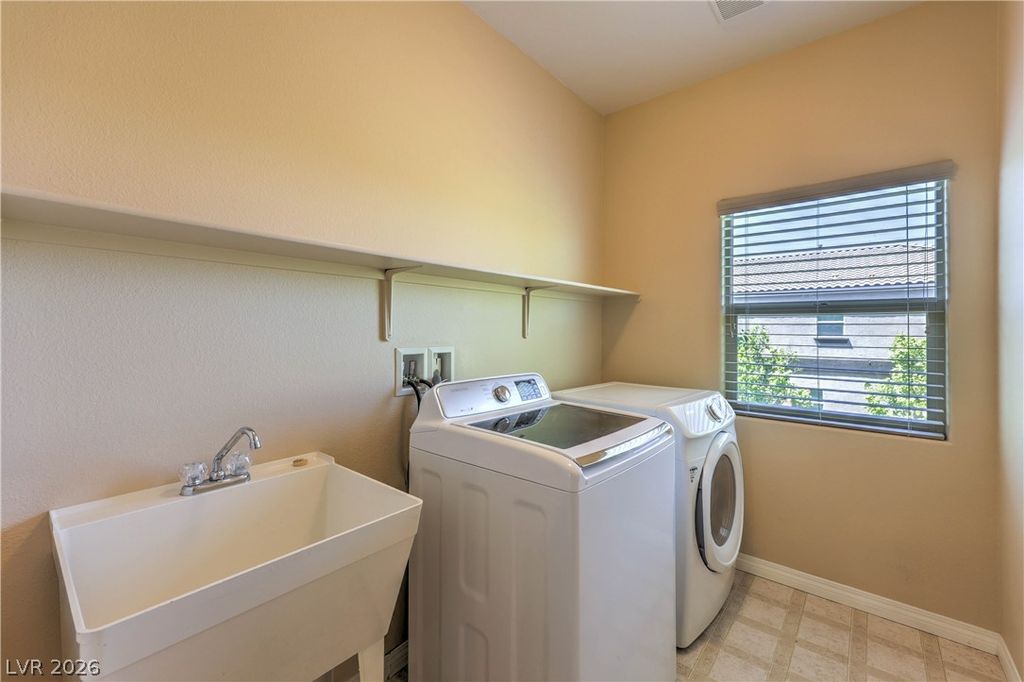 Image 26 of property listing at 9559 Vega Carpio Avenue, Las Vegas, NV 89178