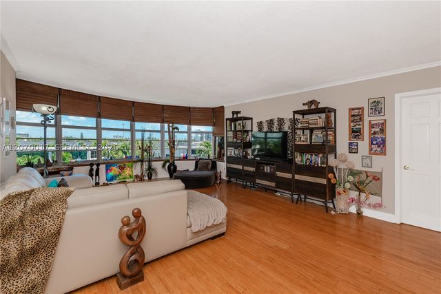 3051 NE 48th St 406, Fort Lauderdale, FL 33308